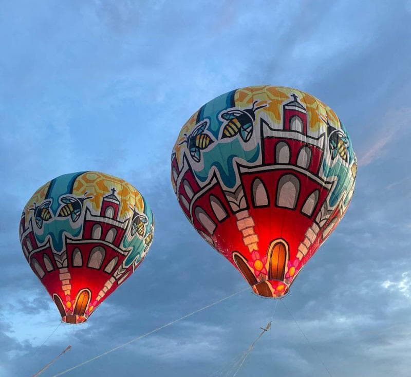 Illuminated paper balloons during the Tahmek festival
